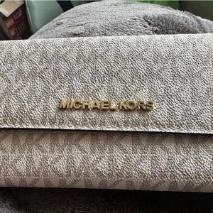 Michael Kors Jet Set Travel Trifold Wallet for Women - White PVC